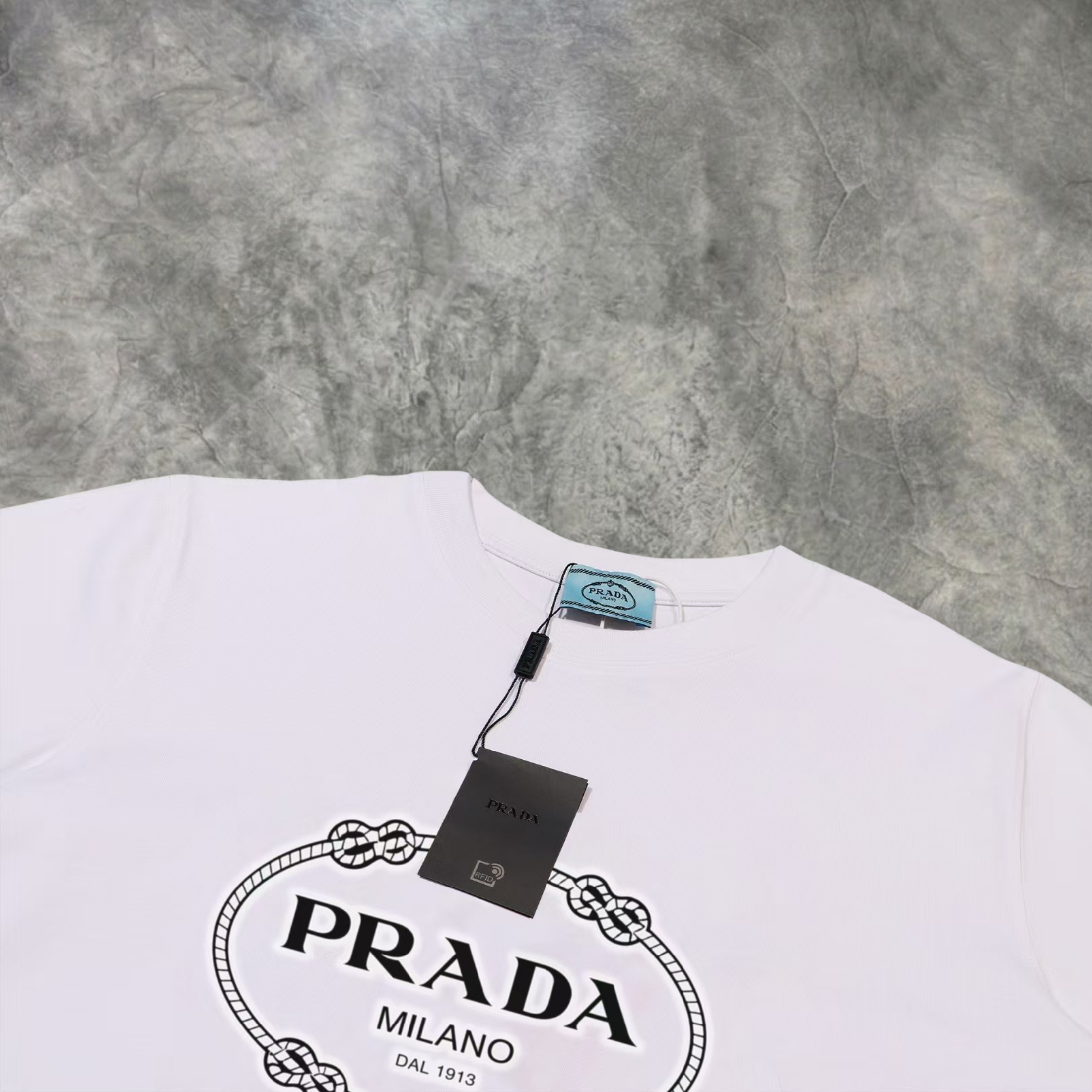 Elvare Club® T-shirt