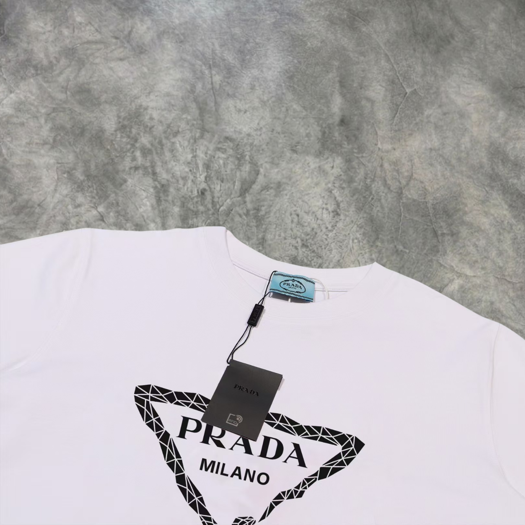 Elvare Club® T-shirt